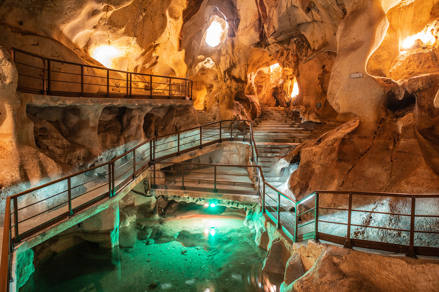 Cycling routes to Malaga sightseeings – e-bike route to Cueva de Tesoro 
